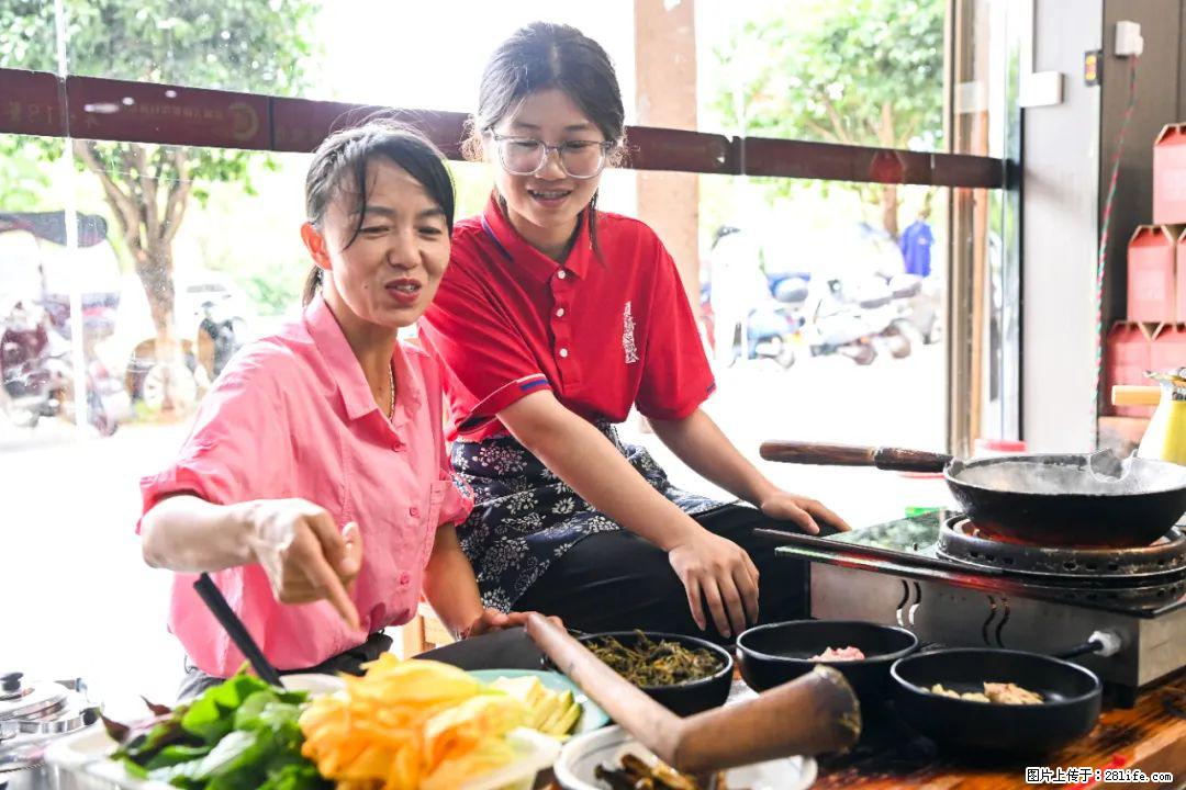 全网追的“扁担女孩”，找了一份暑假工，时薪12元 - 承德生活资讯 - 承德28生活网 chengde.28life.net